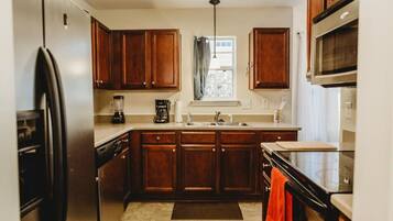 Refrigerador, horno, parrilla de estufa y lavavajillas