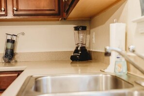 Fridge, oven, stovetop, dishwasher - Near USC&Base w/ Screened Porch - The Lucky Charm (Columbia)