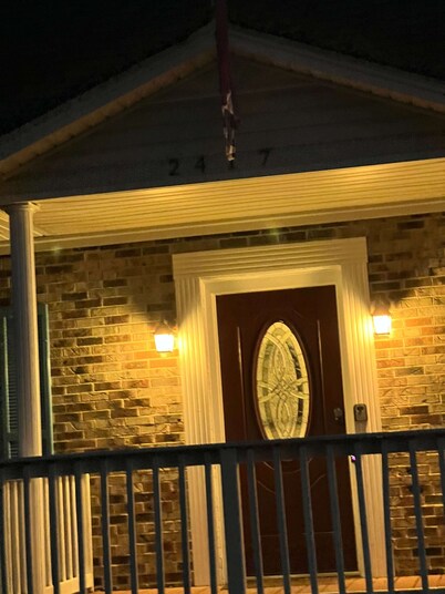 New Home Near USC & Bases - The Capital Cottage