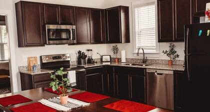 New Home Near USC & Bases - The Capital Cottage