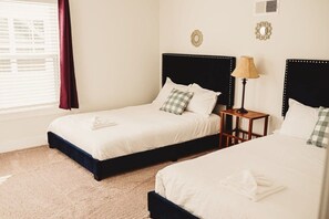 2 bedrooms, iron/ironing board, Internet, bed sheets