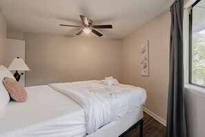 3 slaapkamers, een strijkplank/strijkijzer, internet, beddengoed