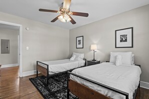 3 dormitorios, tabla de planchar con plancha, Internet y ropa de cama