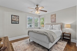 3 bedrooms, iron/ironing board, Internet, bed sheets
