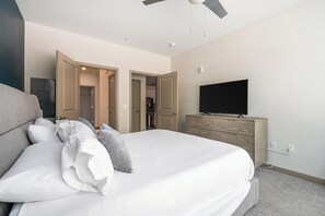 1 bedroom, desk, iron/ironing board, WiFi