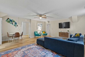 Living area - USC & Downtown Gem: Modern Family Home! (Columbia)