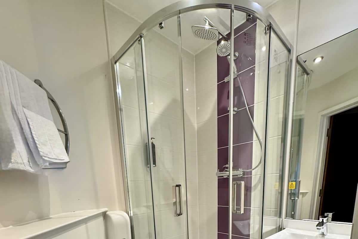Standard Double Room, Private Bathroom | Bathroom