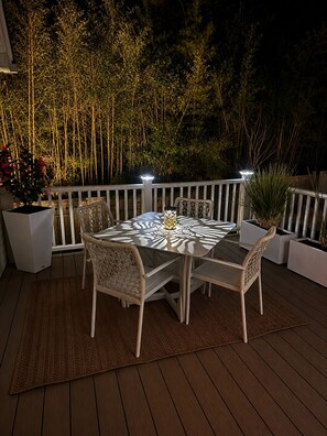 Outdoor dining - Hamptons Retreat • Hot Tub • Minutes to Beaches (Hampton Bays)