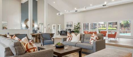 المنشأة من الداخل