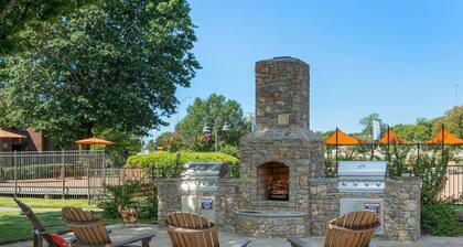 Landing at Echo Trail Apartments - 2 Bedrooms i...