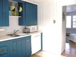 Microwave, stovetop, dishwasher, coffee/tea maker