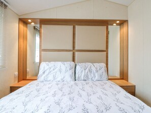 2 bedrooms, individually decorated, individually furnished, free WiFi - Bluebird (Clacton-on-Sea)