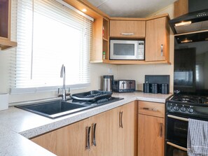 Cookware/dishes/utensils - Bluebird (Clacton-on-Sea)