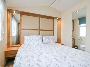 2 عدّة غرف نوم وبديكورات فريدة لكل غرفة وطراز فريد لكل وحدة