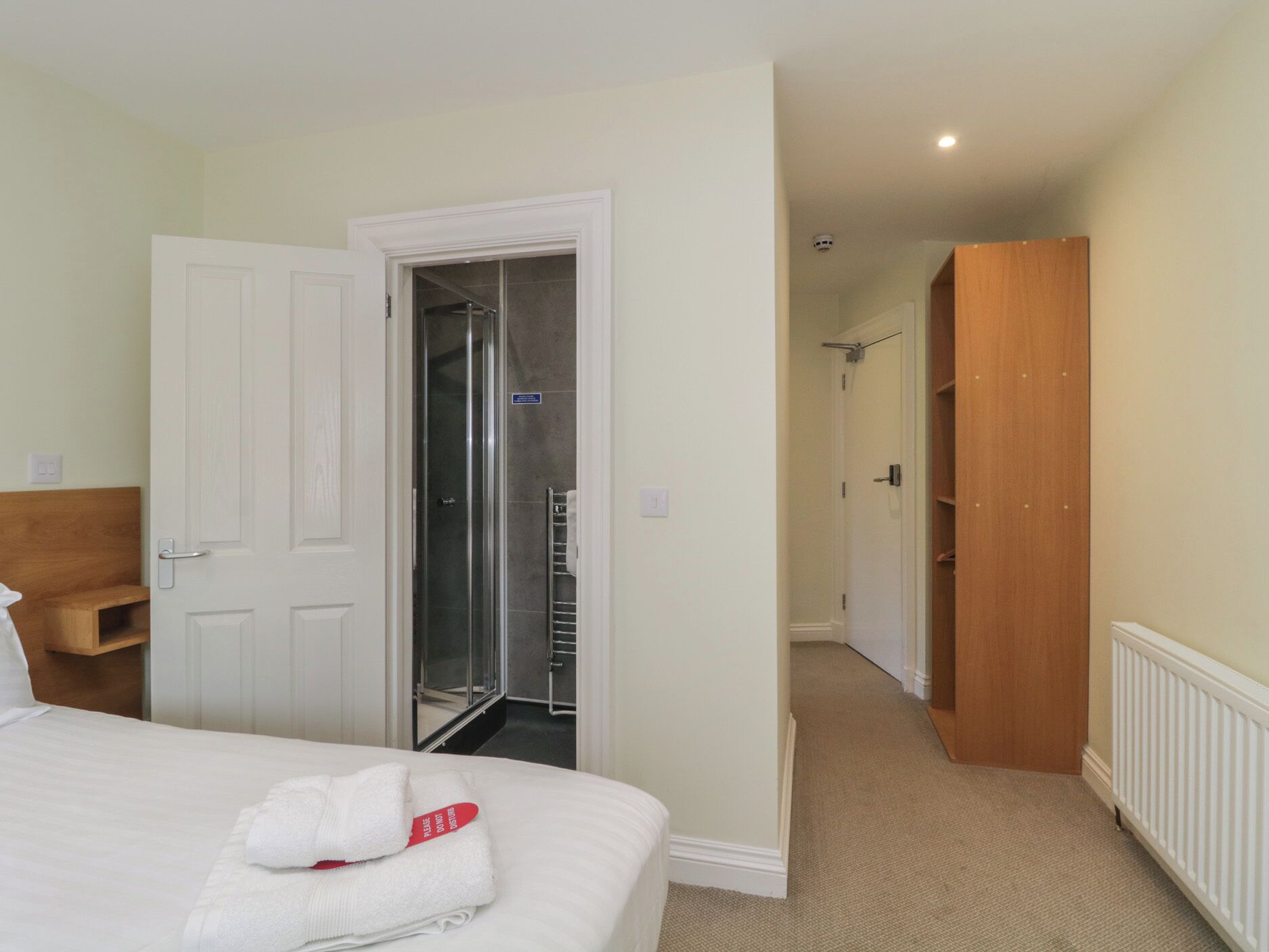 1 Schlafzimmer, individuell dekoriert, individuell eingerichtet