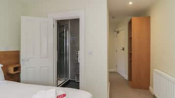 1 Schlafzimmer, individuell dekoriert, individuell eingerichtet