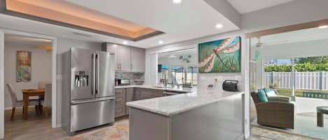 Fridge, microwave, stovetop, dishwasher