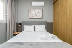 2 bedrooms, iron/ironing board, Internet, bed sheets