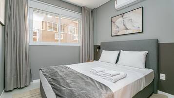 Ferros/tábuas de passar roupa, acesso à internet, roupa de cama