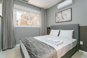 Ferros/tábuas de passar roupa, acesso à internet, roupa de cama