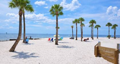 Quiet 2BR Coastal Getaway Near Pine Island Beach & Weeki Wachee