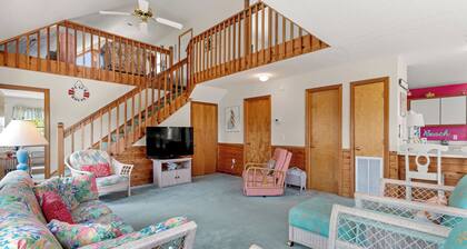 RoSea Retreat: Oceanside | Near Beach Access | Ocean and Sound Views