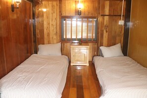 Habitación cuádruple familiar, vista al jardín | Wifi gratis