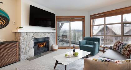 Ski in/out Aspens 2BR - 3 HotTubs, Pool, Ski Valet, AC