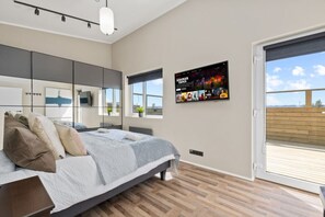 4 bedrooms, iron/ironing board, free WiFi, bed sheets