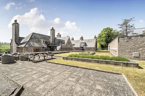 Cottage | Outdoor dining - Harcombe House Rooms - First Floor Single (Newton Abbot)