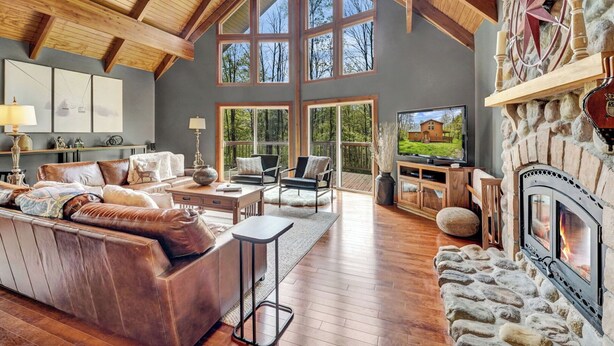 Living area - Secluded 3BR Cabin | Deck, Fire Pit, Fireplace (Salamanca)