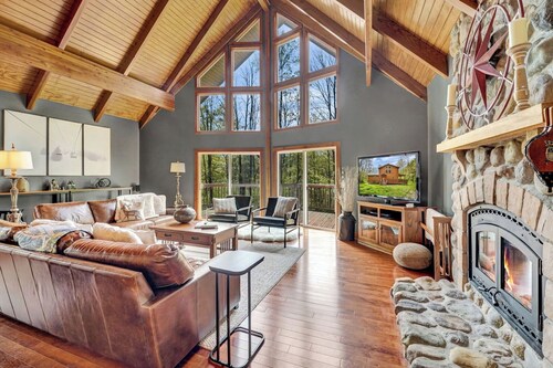 Secluded 3BR Cabin | Deck, Fire Pit, Fireplace