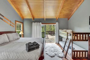 3 bedrooms, iron/ironing board, travel crib, WiFi