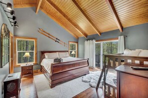 3 bedrooms, iron/ironing board, travel cot, WiFi