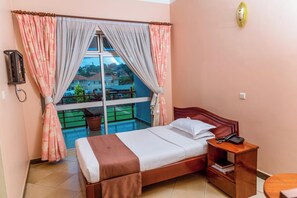 Desk, laptop workspace, free WiFi - Jevine Hotel (Kampala)