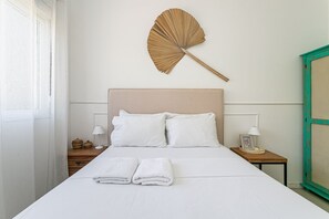 Iron/ironing board, Internet, bed sheets