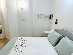 1 slaapkamer, een strijkplank/strijkijzer, gratis wifi, beddengoed