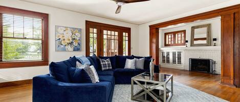 Fernseher, Kamin, Arbeitsbereiche