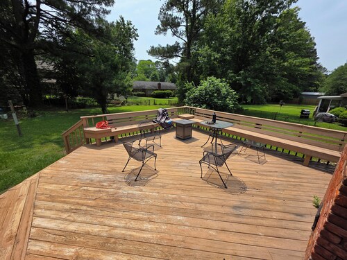 Charming 3-bedroom house with WiFi, AC in Columbia near Lake Murray