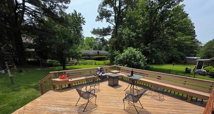 Charming 3-bedroom house with WiFi, AC in Columbia near Lake Murray