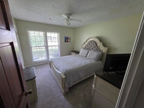 3 bedrooms, desk, free WiFi, bed sheets