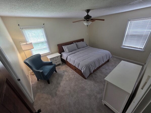 3 bedrooms, desk, free WiFi, bed sheets