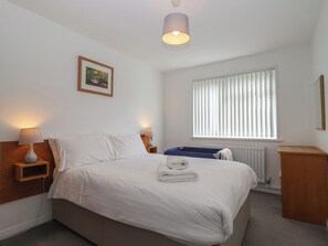3 bedrooms, individually decorated, individually furnished, free WiFi - Harcombe House Accessible Pet Free Bungalow Sleeps 6 (Newton Abbot)