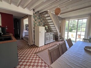 Dining - Country house in the heart of a forest offering peace and quiet, 50 minutes from Paris (Le Plessis-Hébert)