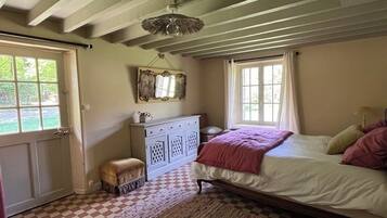 3 slaapkamers, een strijkplank/strijkijzer, beddengoed