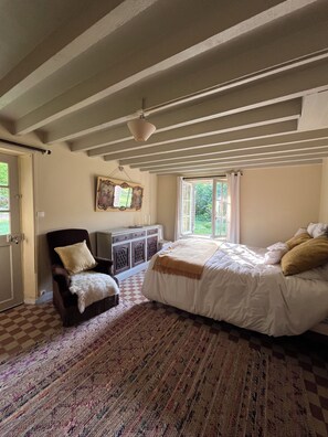 3 多间卧室、熨斗/熨衣板、床单