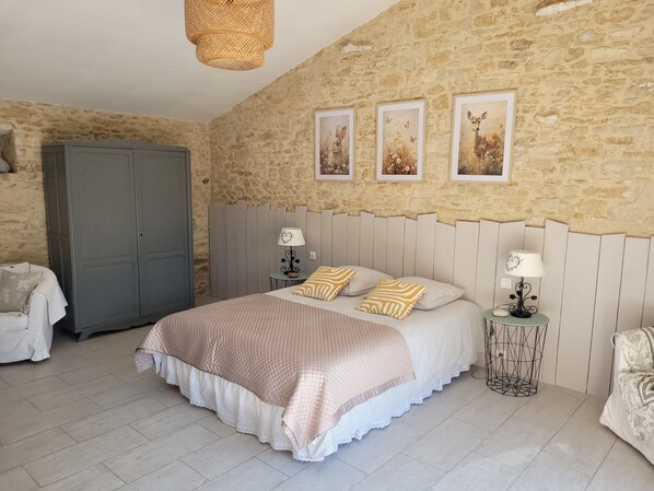 2 bedrooms, WiFi, bed sheets