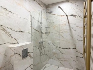Signature Condo, 2 Bedrooms, Non Smoking, Kitchen | Bathroom | Shower, free toiletries, hair dryer, bathrobes