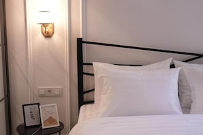 Signature Condo, 2 Bedrooms, Non Smoking, Kitchen | Individually decorated, individually furnished, soundproofing