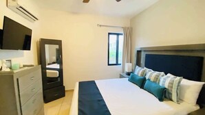 2 bedrooms, iron/ironing board, travel cot, WiFi - Modern Condo, Great Pool, Beach 5 mins (Puerto Vallarta)